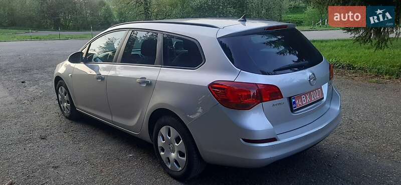 Универсал Opel Astra 2011 в Стрые