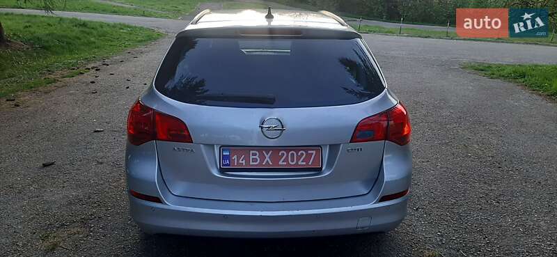 Универсал Opel Astra 2011 в Стрые