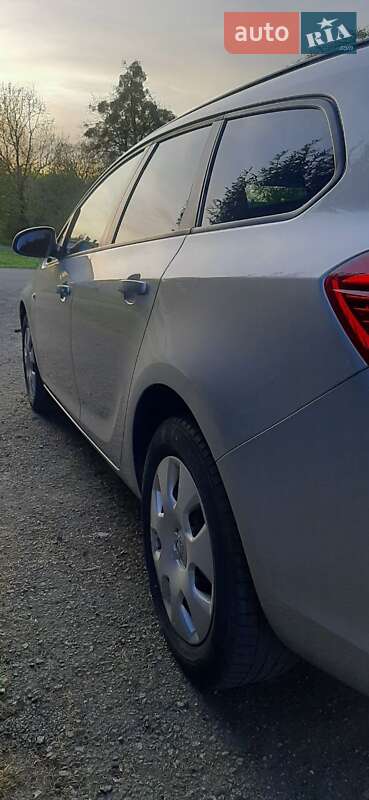 Универсал Opel Astra 2011 в Стрые