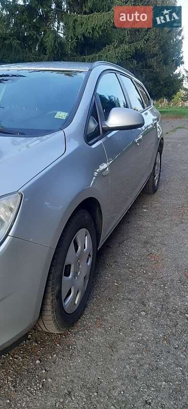Универсал Opel Astra 2011 в Стрые
