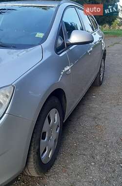 Универсал Opel Astra 2011 в 