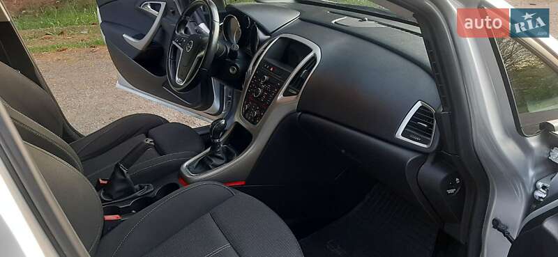Универсал Opel Astra 2011 в Стрые