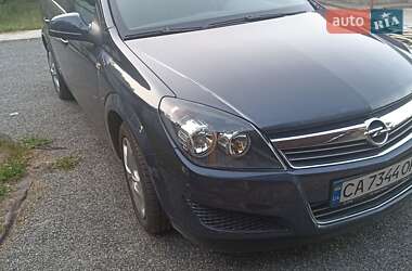 Универсал Opel Astra 2010 в Черкассах