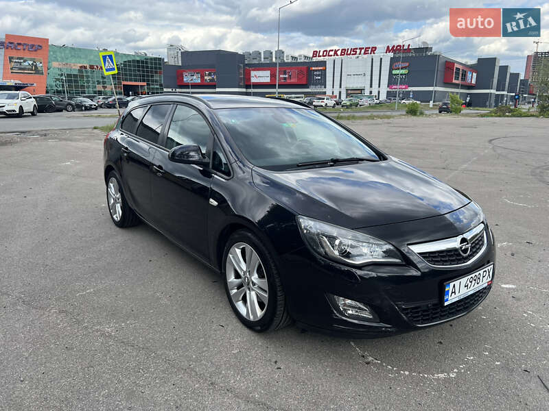 Opel Astra 2011