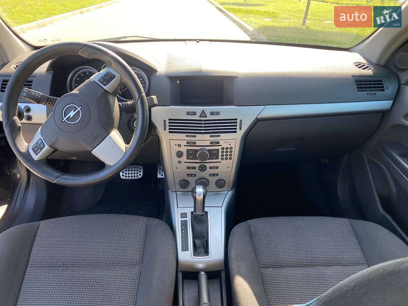 Универсал Opel Astra 2010 в Умани