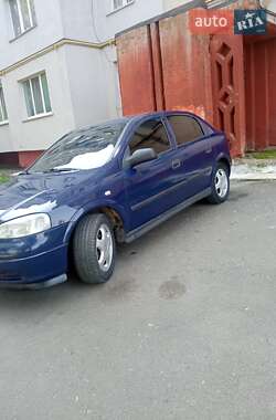 Хэтчбек Opel Astra 2004 в 