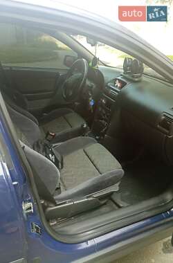 Хэтчбек Opel Astra 2004 в 