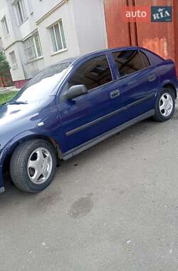 Хэтчбек Opel Astra 2004 в 