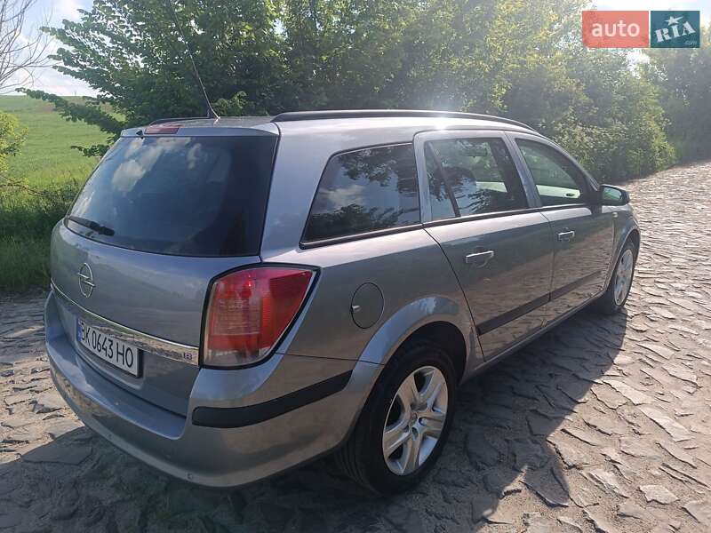 Универсал Opel Astra 2005 в Ровно
