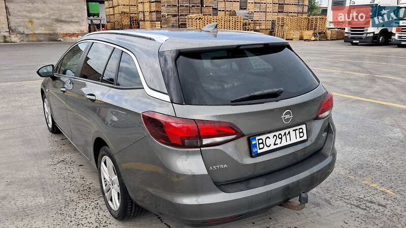 Универсал Opel Astra 2017 в Сокале