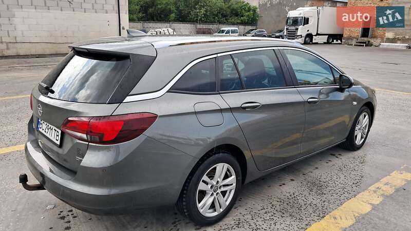 Универсал Opel Astra 2017 в Сокале