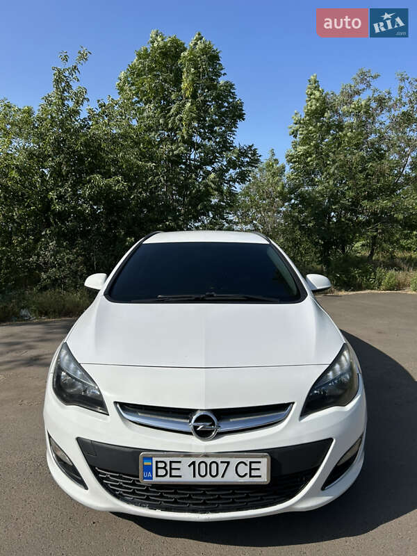 Універсал Opel Astra 2012 в Первомайську