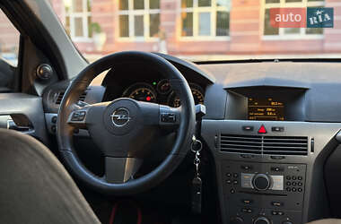 Хетчбек Opel Astra 2006 в 