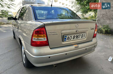 Седан Opel Astra 2006 в 