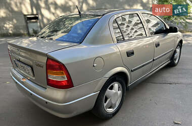 Седан Opel Astra 2006 в 