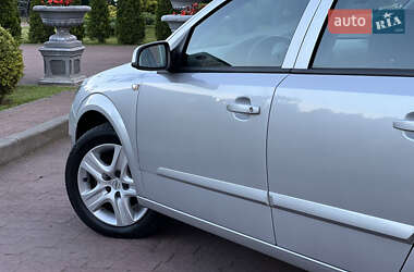 Універсал Opel Astra 2009 в 