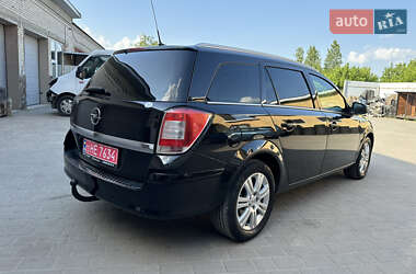 Универсал Opel Astra 2010 в 