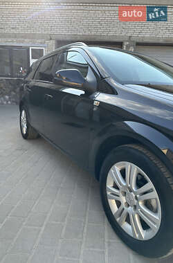 Универсал Opel Astra 2010 в 