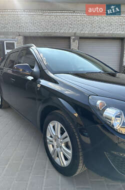 Универсал Opel Astra 2010 в 