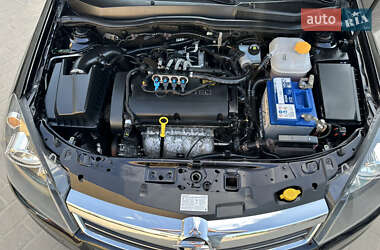 Универсал Opel Astra 2010 в 