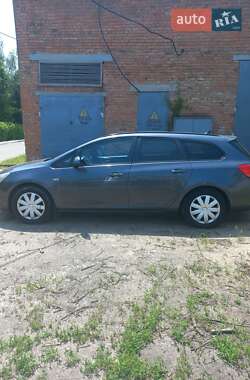 Универсал Opel Astra 2012 в 