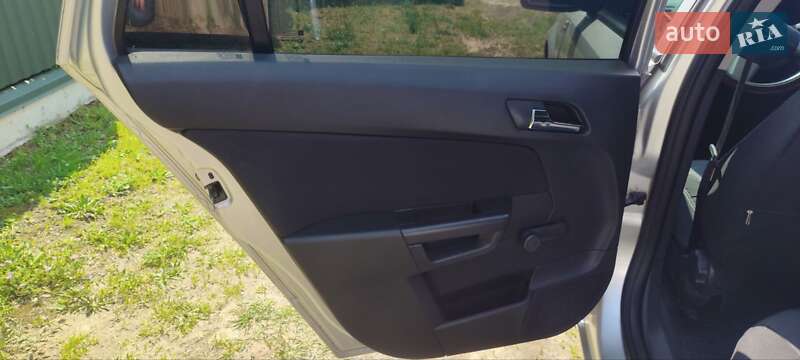 Універсал Opel Astra 2008 в Луцьку