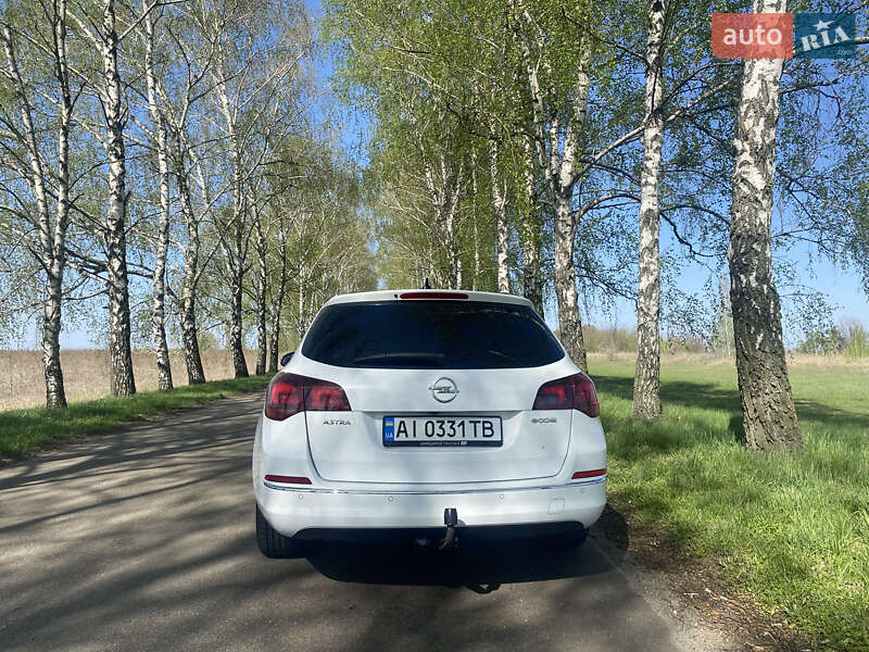 Універсал Opel Astra 2016 в Переяславі