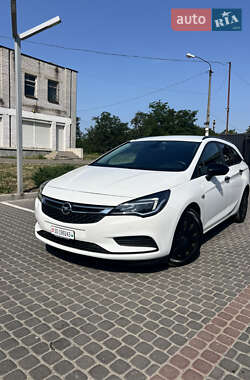 Универсал Opel Astra 2017 в Днепре