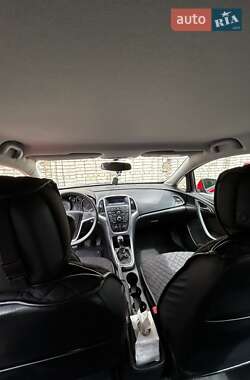 Седан Opel Astra 2014 в Ровно