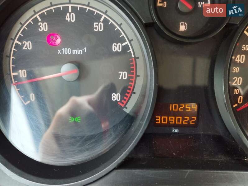 Хэтчбек Opel Astra 2006 в 