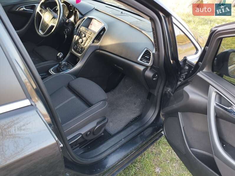 Універсал Opel Astra 2013 в Києві