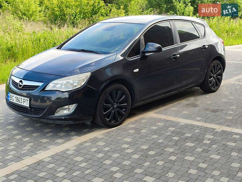 Хетчбек Opel Astra 2011 в 