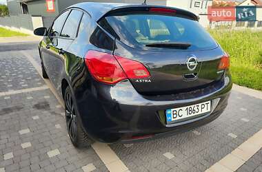 Хетчбек Opel Astra 2011 в 
