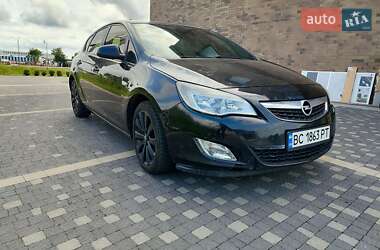 Хетчбек Opel Astra 2011 в 