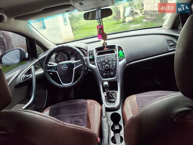Универсал Opel Astra 2014 в Казатине