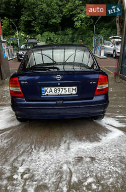 Хэтчбек Opel Astra 2001 в 