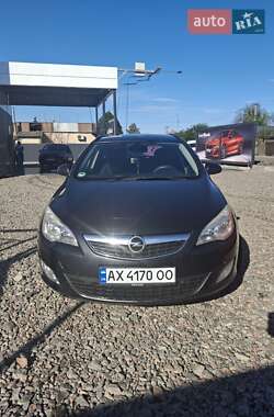 Універсал Opel Astra 2012 в Люботині