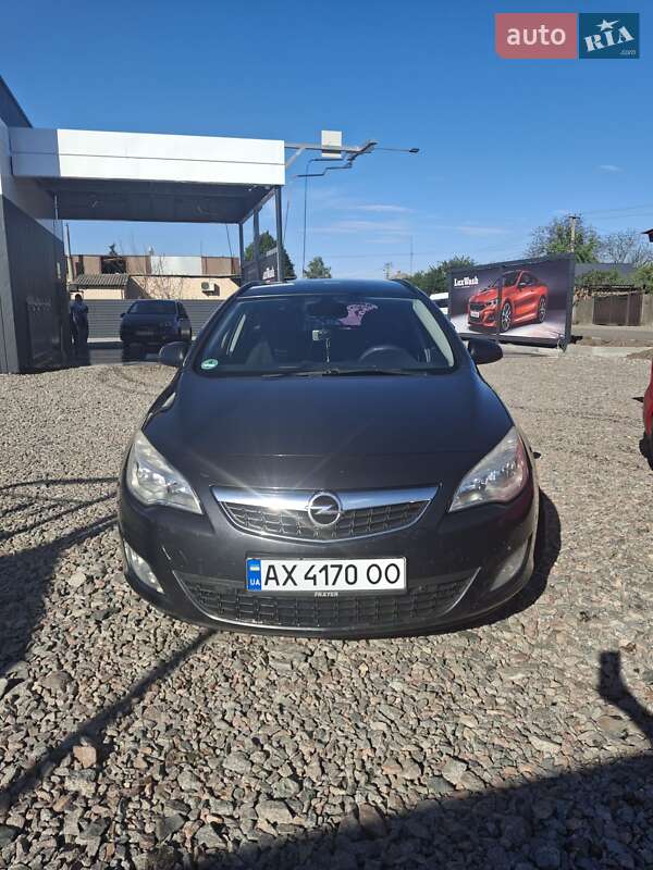 Opel Astra 2012