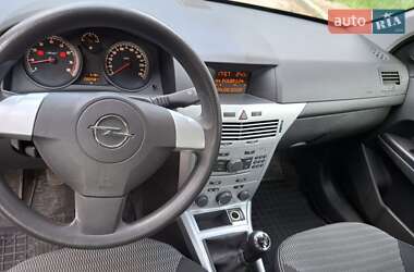 Универсал Opel Astra 2010 в 