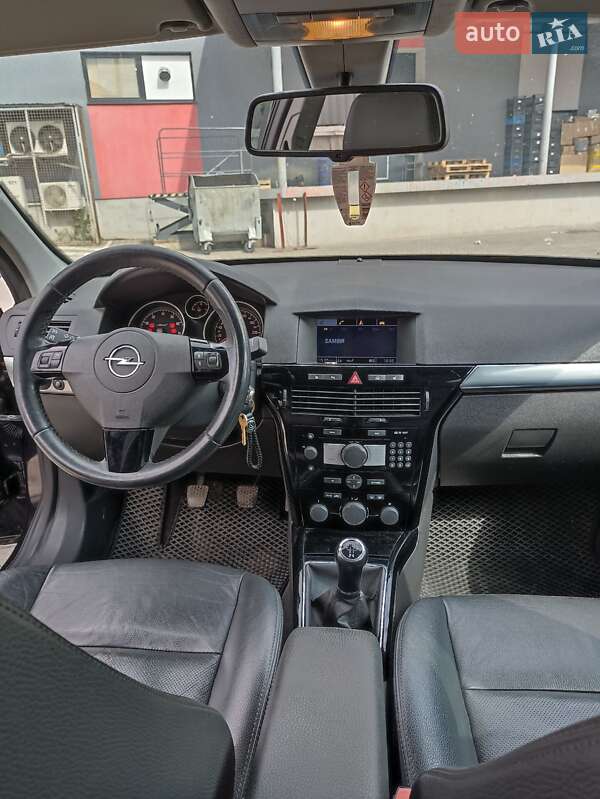 Универсал Opel Astra 2009 в Самборе