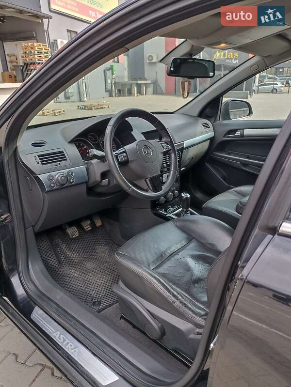 Универсал Opel Astra 2009 в Самборе