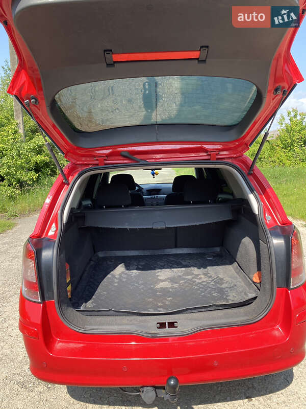 Універсал Opel Astra 2010 в Новій Ушиці