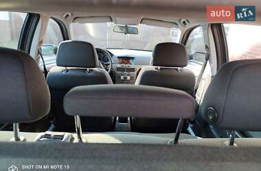 Хэтчбек Opel Astra 2006 в 
