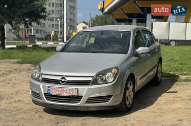 Хэтчбек Opel Astra 2005 в 