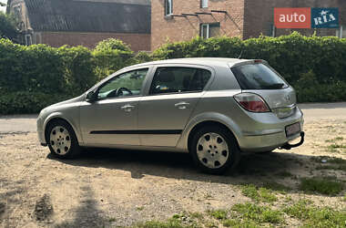 Хэтчбек Opel Astra 2005 в 