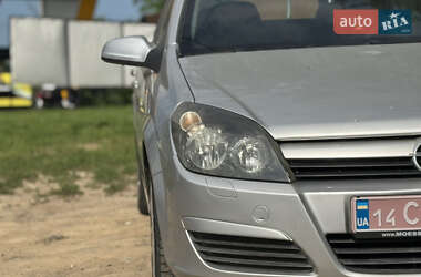 Хэтчбек Opel Astra 2005 в 
