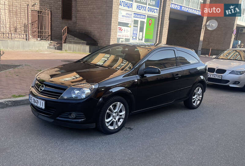 Купе Opel Astra 2005 в 