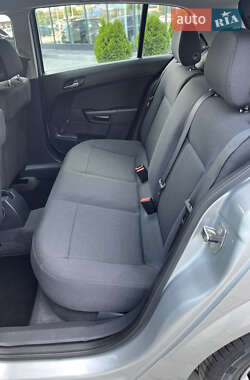 Хэтчбек Opel Astra 2009 в 