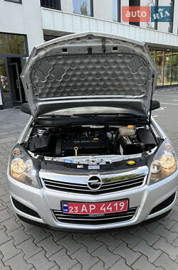 Хэтчбек Opel Astra 2009 в 