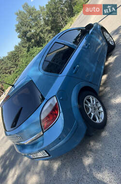 Хэтчбек Opel Astra 2005 в 